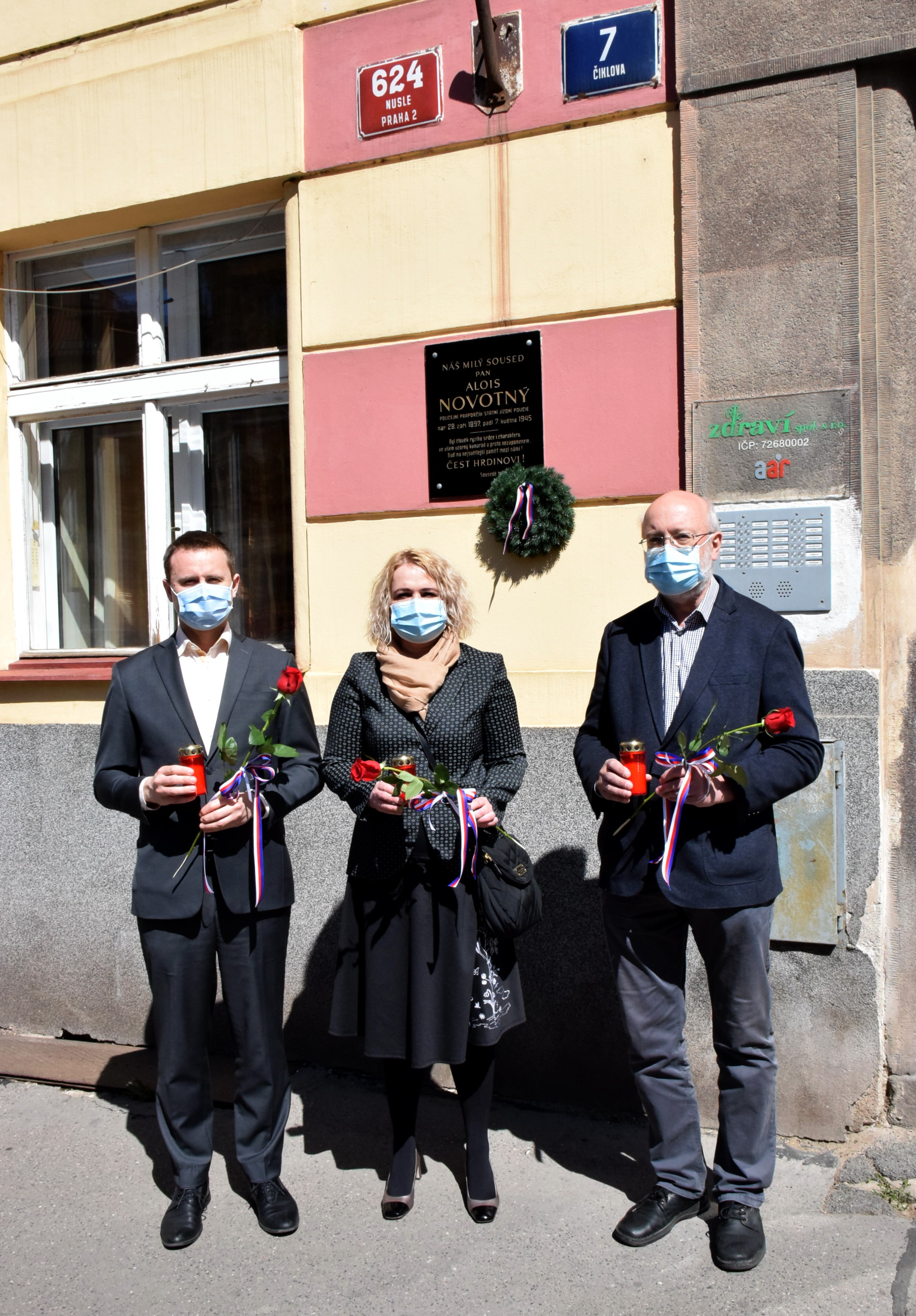 Kliknutím zvětšíte Fotografie